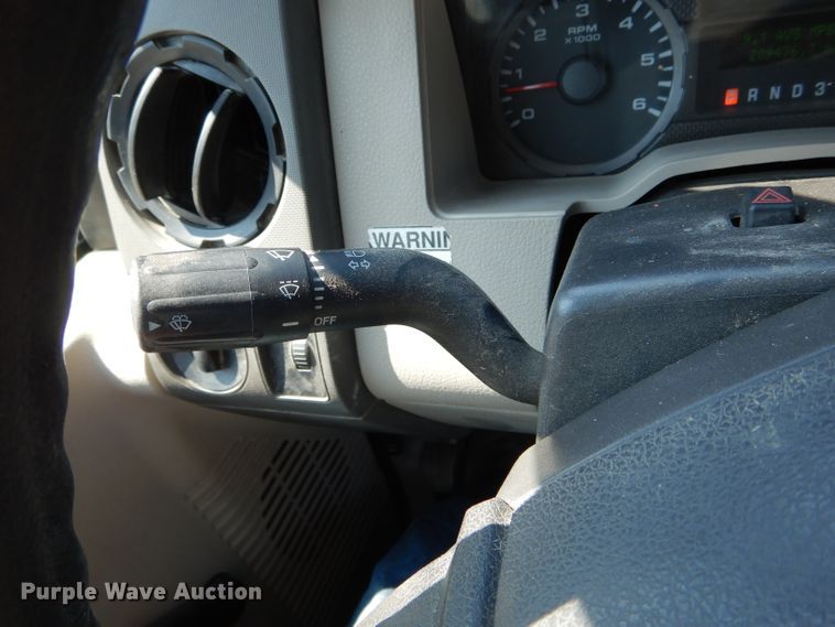 image for item DH6142 2009 Ford F250 Super Duty XL flatbed pickup truck