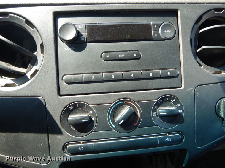 image for item DH6142 2009 Ford F250 Super Duty XL flatbed pickup truck