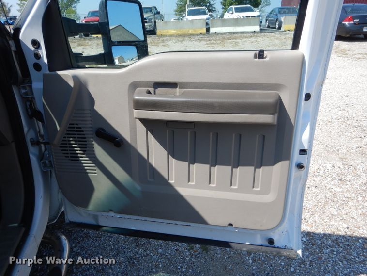 image for item DH6142 2009 Ford F250 Super Duty XL flatbed pickup truck