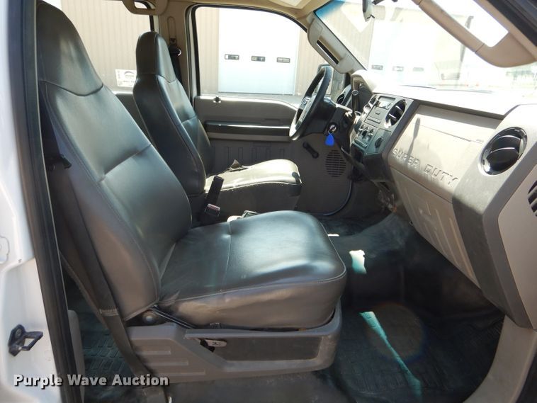 image for item DH6142 2009 Ford F250 Super Duty XL flatbed pickup truck