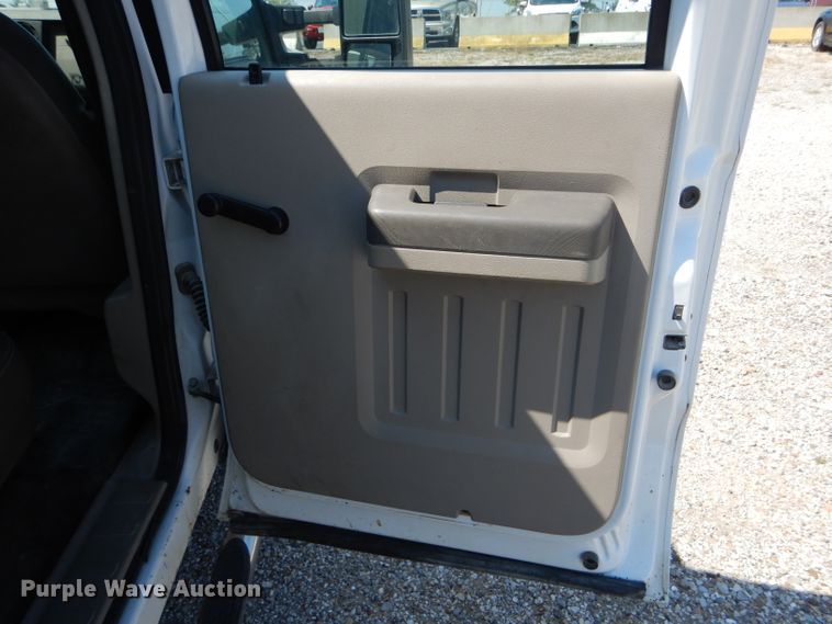 image for item DH6142 2009 Ford F250 Super Duty XL flatbed pickup truck