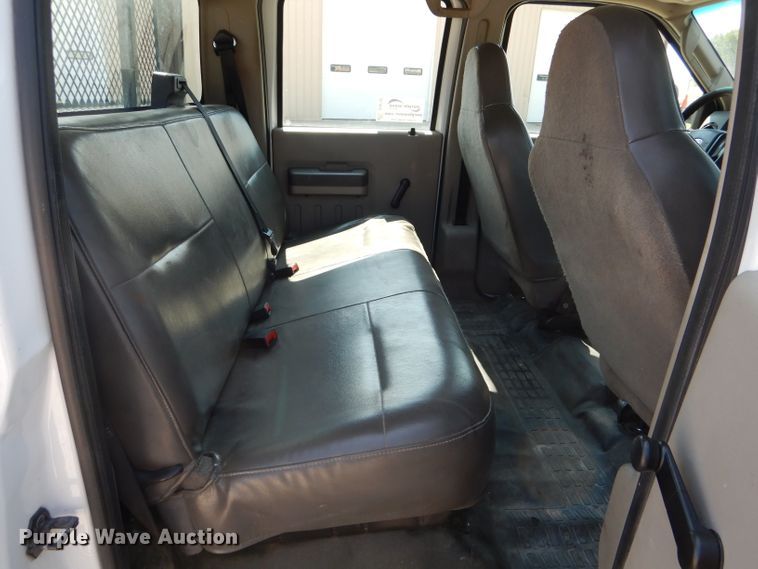 image for item DH6142 2009 Ford F250 Super Duty XL flatbed pickup truck