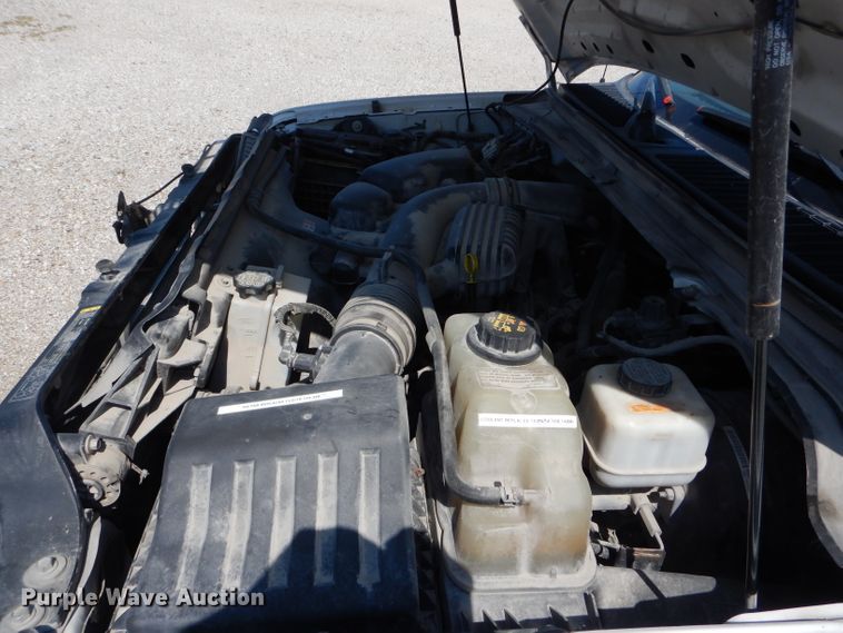 image for item DH6142 2009 Ford F250 Super Duty XL flatbed pickup truck