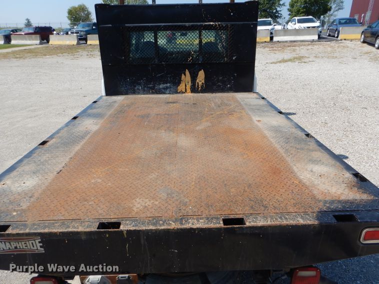 image for item DH6142 2009 Ford F250 Super Duty XL flatbed pickup truck