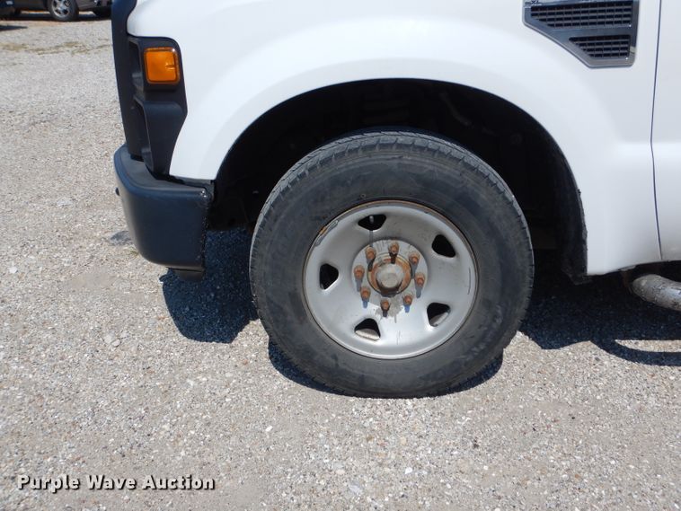 image for item DH6142 2009 Ford F250 Super Duty XL flatbed pickup truck