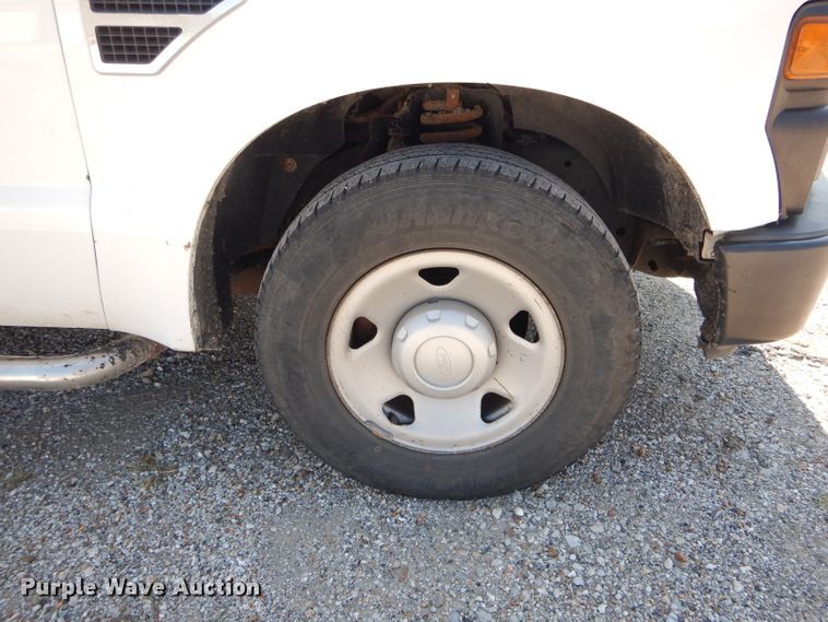 image for item DH6142 2009 Ford F250 Super Duty XL flatbed pickup truck