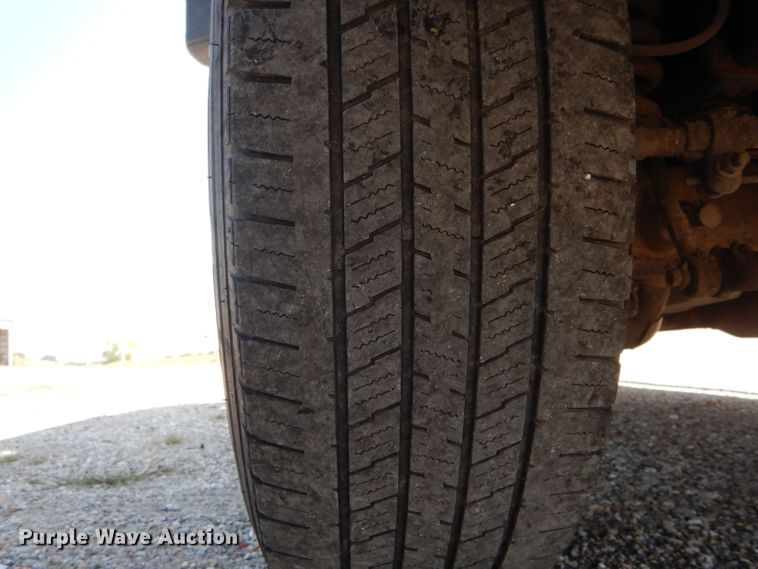 image for item DH6142 2009 Ford F250 Super Duty XL flatbed pickup truck