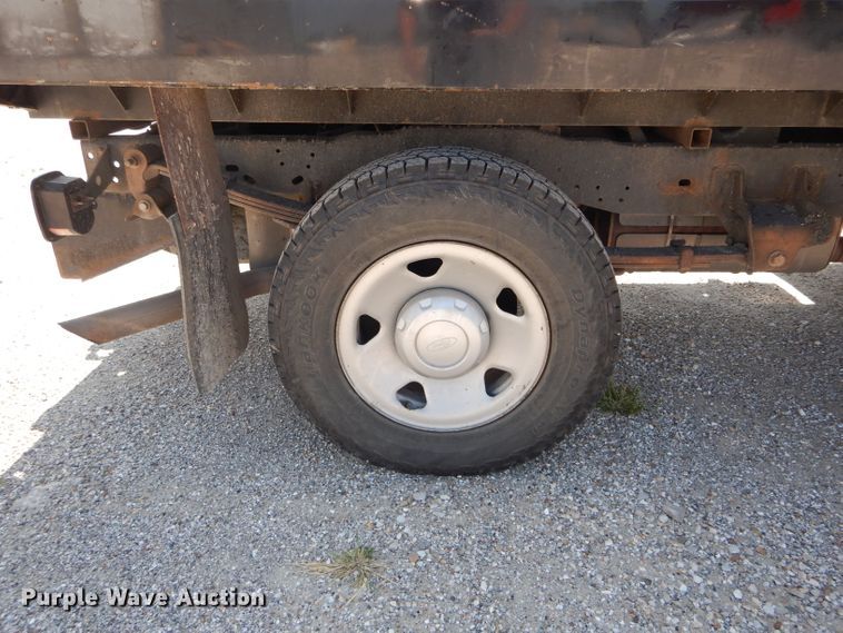image for item DH6142 2009 Ford F250 Super Duty XL flatbed pickup truck