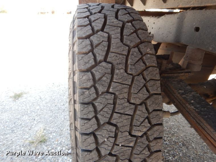 image for item DH6142 2009 Ford F250 Super Duty XL flatbed pickup truck