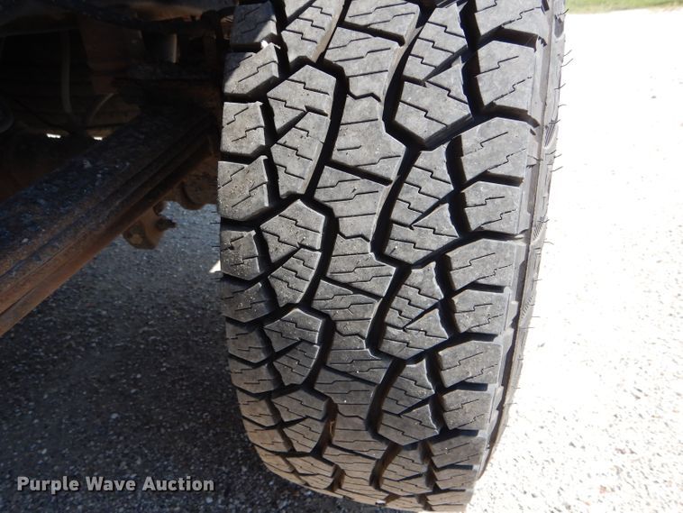 image for item DH6142 2009 Ford F250 Super Duty XL flatbed pickup truck