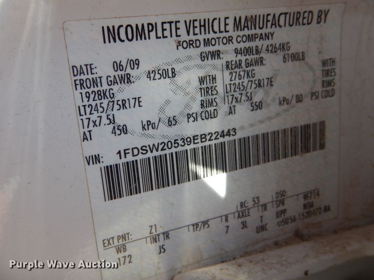 image for item DH6142 2009 Ford F250 Super Duty XL flatbed pickup truck