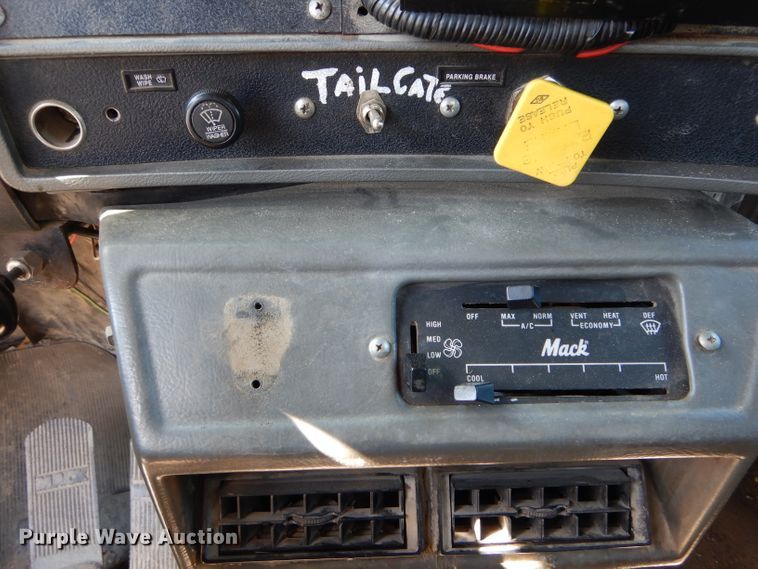 image for item DH6155 1998 Mack RD dump truck