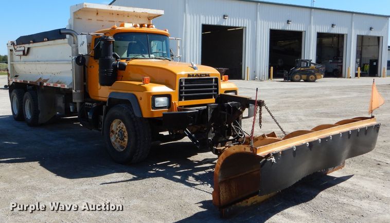 image for item DH6156 1993 Mack RD690S dump truck