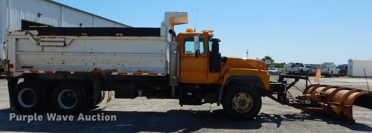 image for item DH6156 1993 Mack RD690S dump truck