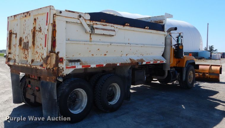 image for item DH6156 1993 Mack RD690S dump truck