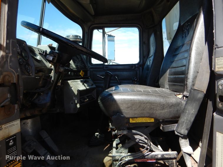 image for item DH6156 1993 Mack RD690S dump truck