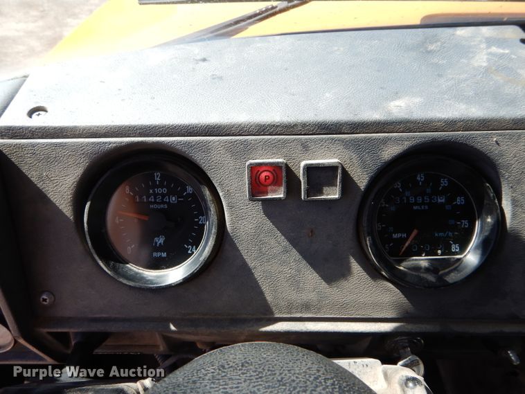 image for item DH6156 1993 Mack RD690S dump truck