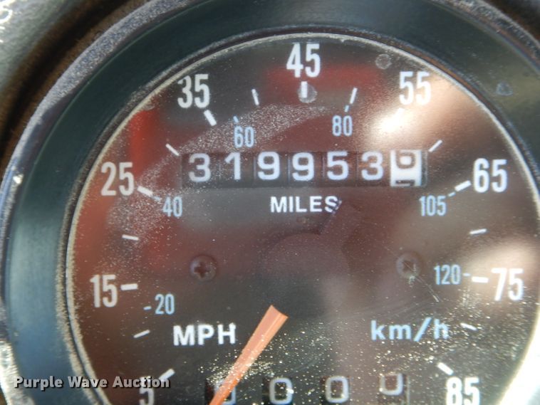 image for item DH6156 1993 Mack RD690S dump truck