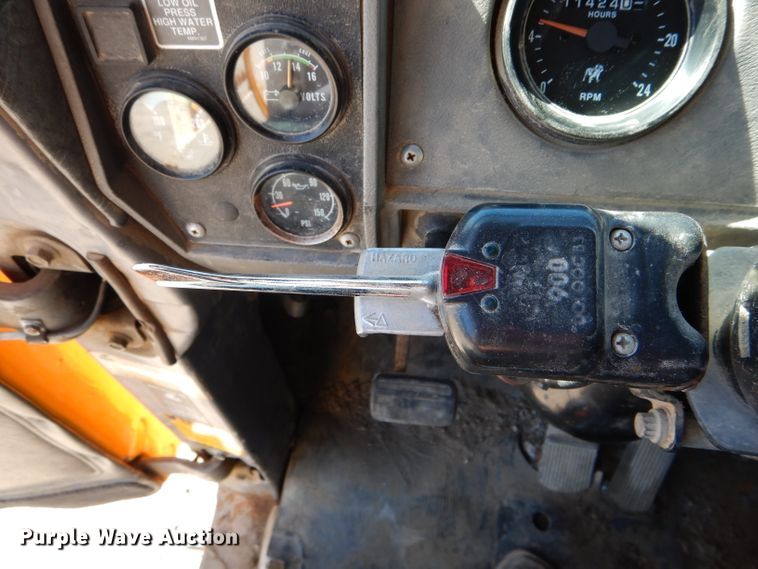 image for item DH6156 1993 Mack RD690S dump truck