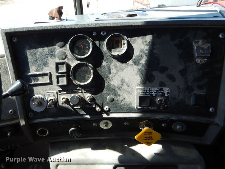 image for item DH6156 1993 Mack RD690S dump truck