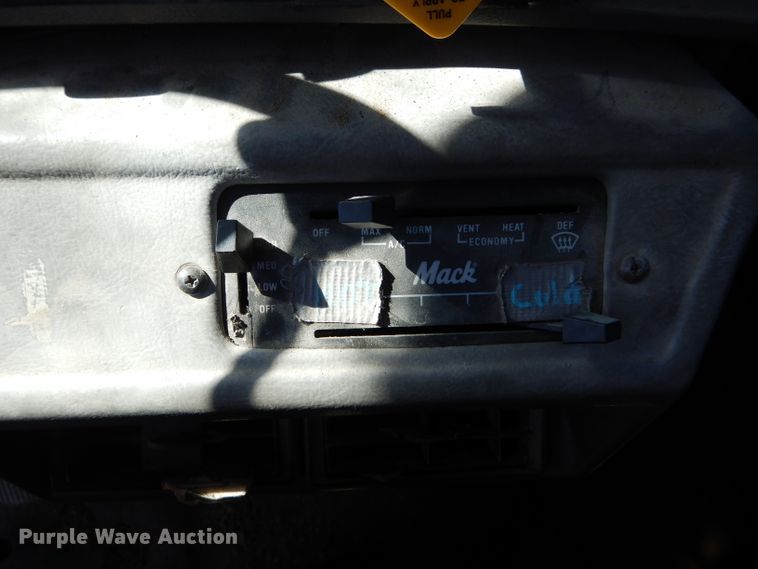 image for item DH6156 1993 Mack RD690S dump truck