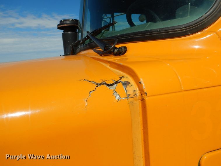 image for item DH6156 1993 Mack RD690S dump truck