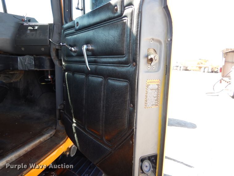 image for item DH6156 1993 Mack RD690S dump truck