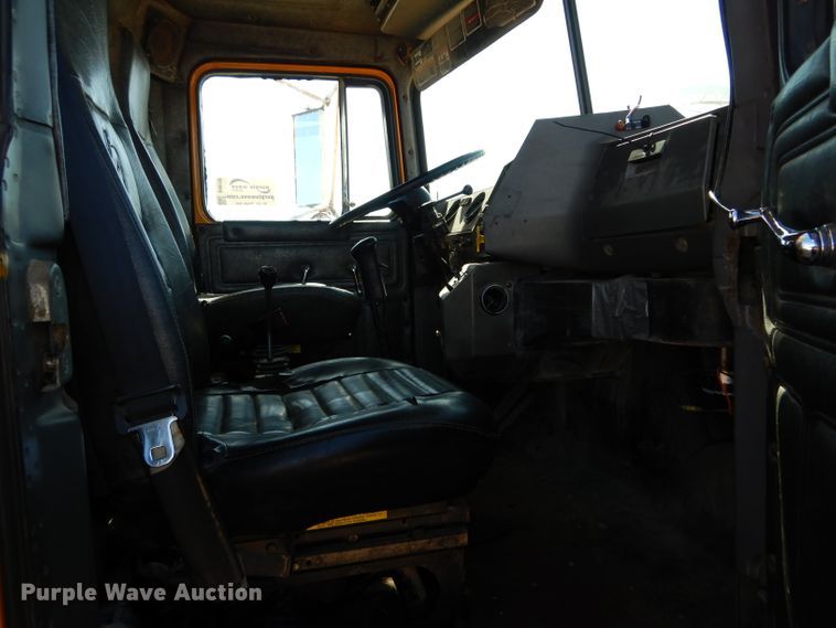 image for item DH6156 1993 Mack RD690S dump truck