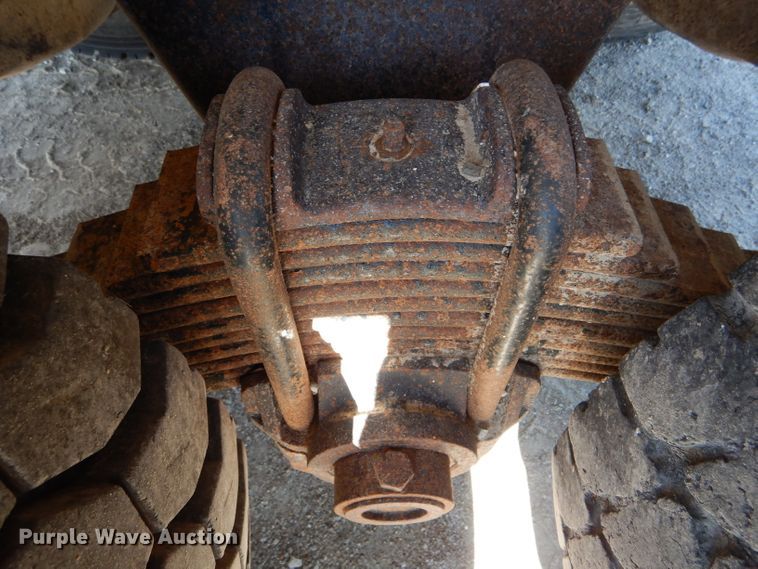 image for item DH6156 1993 Mack RD690S dump truck