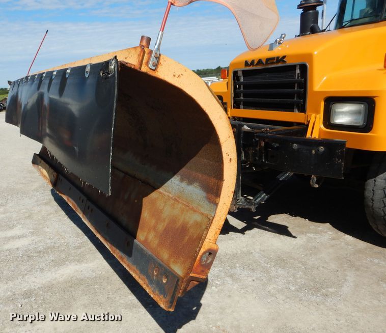 image for item DH6156 1993 Mack RD690S dump truck