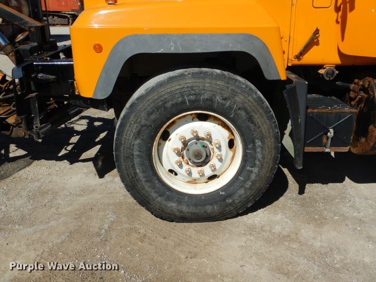 image for item DH6156 1993 Mack RD690S dump truck