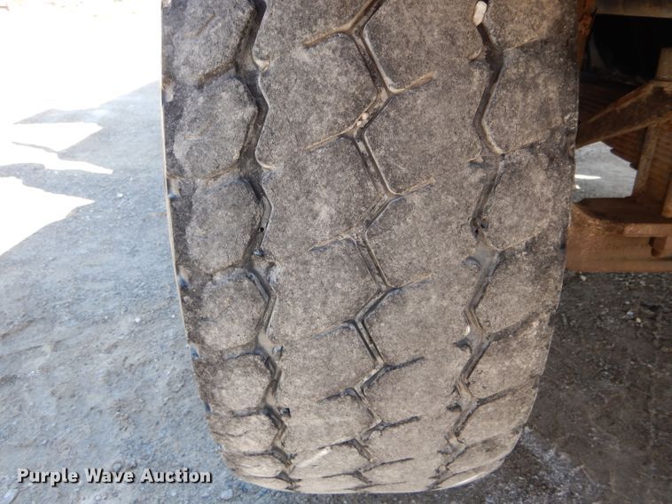 image for item DH6156 1993 Mack RD690S dump truck