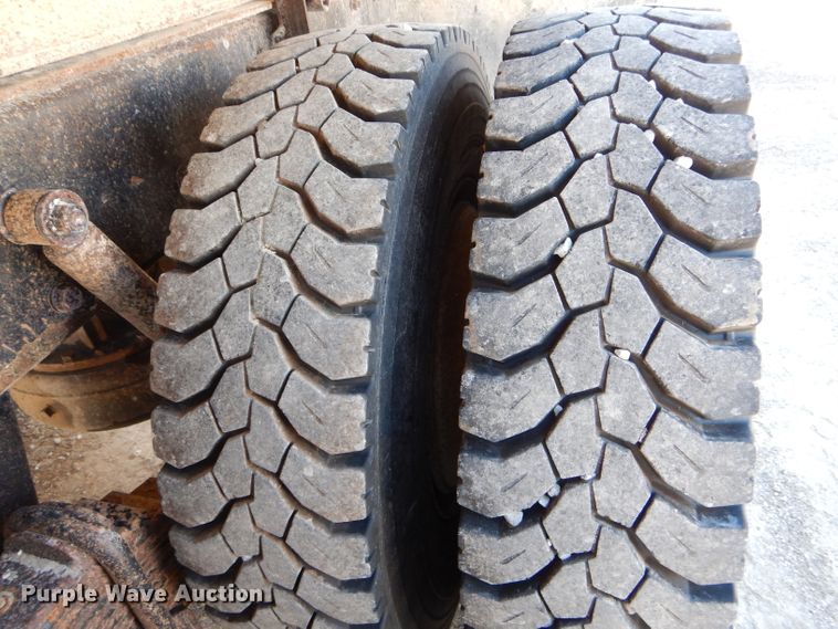 image for item DH6156 1993 Mack RD690S dump truck