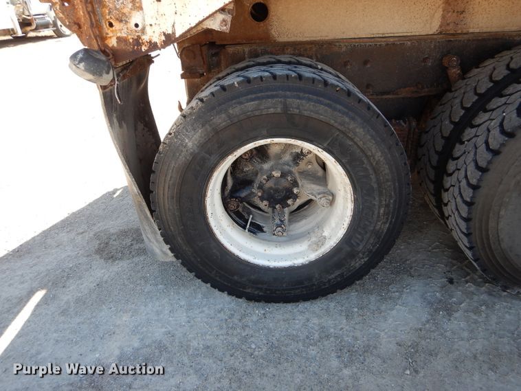 image for item DH6156 1993 Mack RD690S dump truck