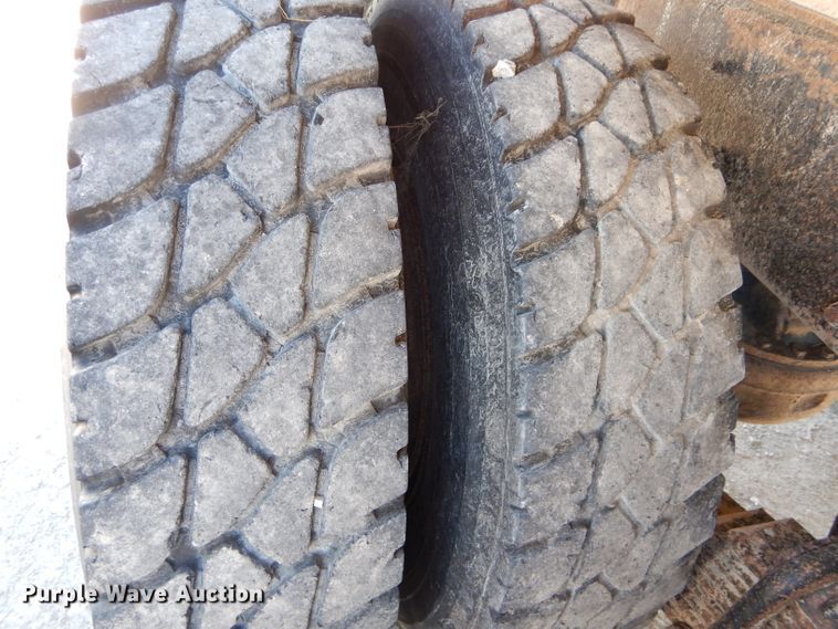 image for item DH6156 1993 Mack RD690S dump truck