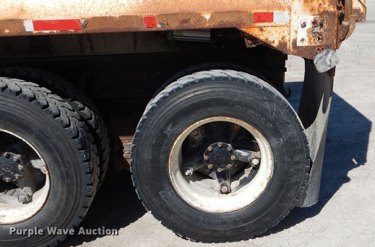 image for item DH6156 1993 Mack RD690S dump truck