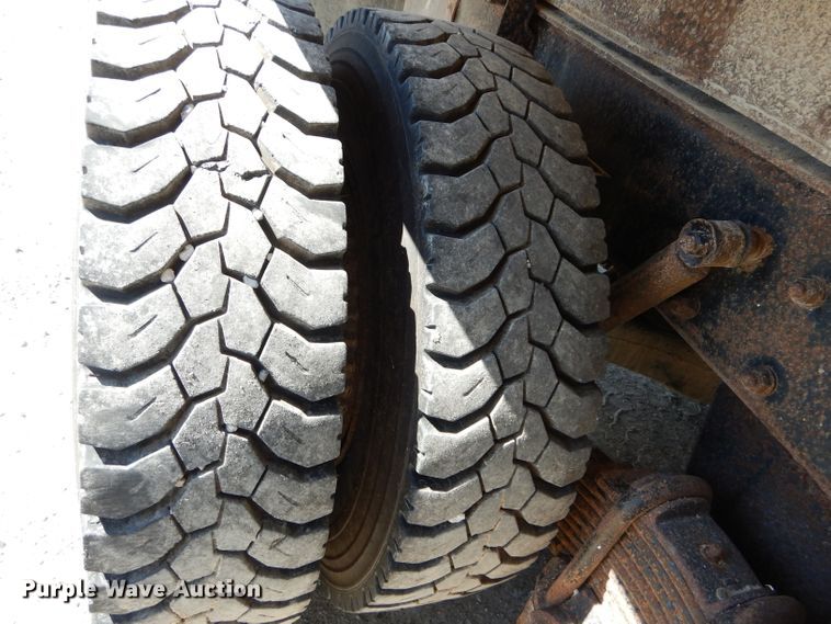 image for item DH6156 1993 Mack RD690S dump truck