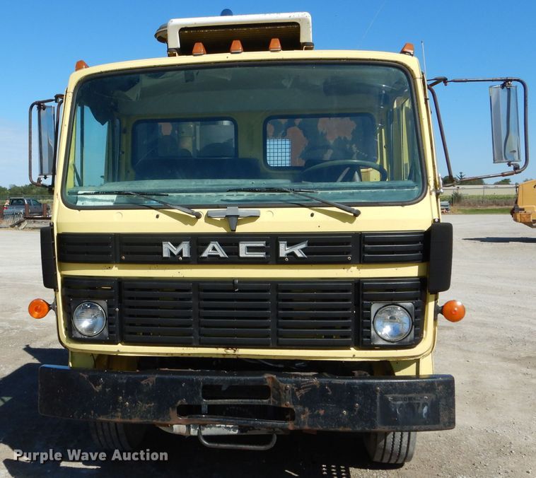 image for item DH6158 1984 Mack flatbed truck