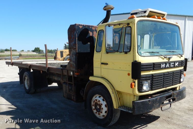 image for item DH6158 1984 Mack flatbed truck