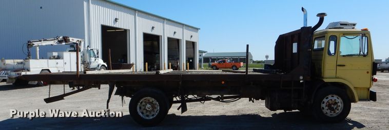 image for item DH6158 1984 Mack flatbed truck