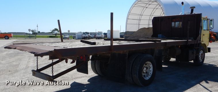 image for item DH6158 1984 Mack flatbed truck