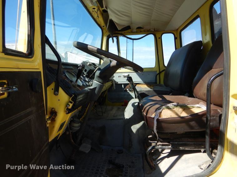 image for item DH6158 1984 Mack flatbed truck