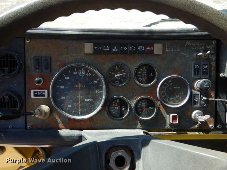 image for item DH6158 1984 Mack flatbed truck