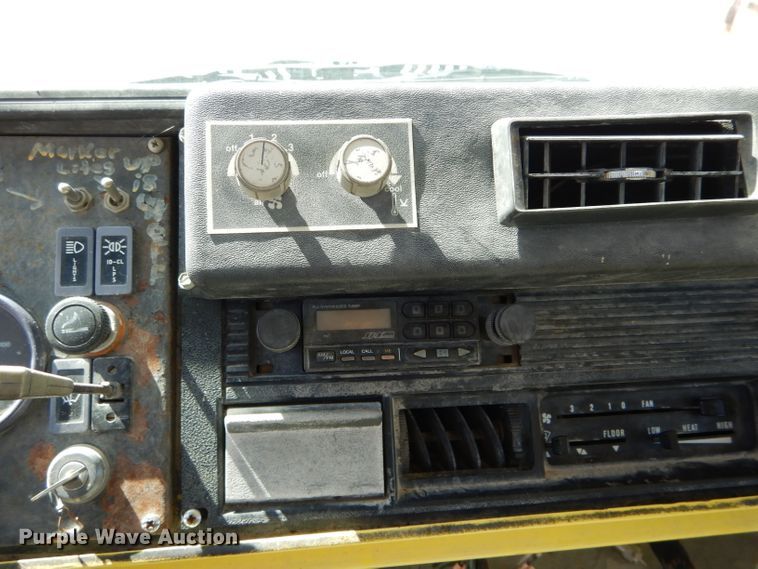 image for item DH6158 1984 Mack flatbed truck