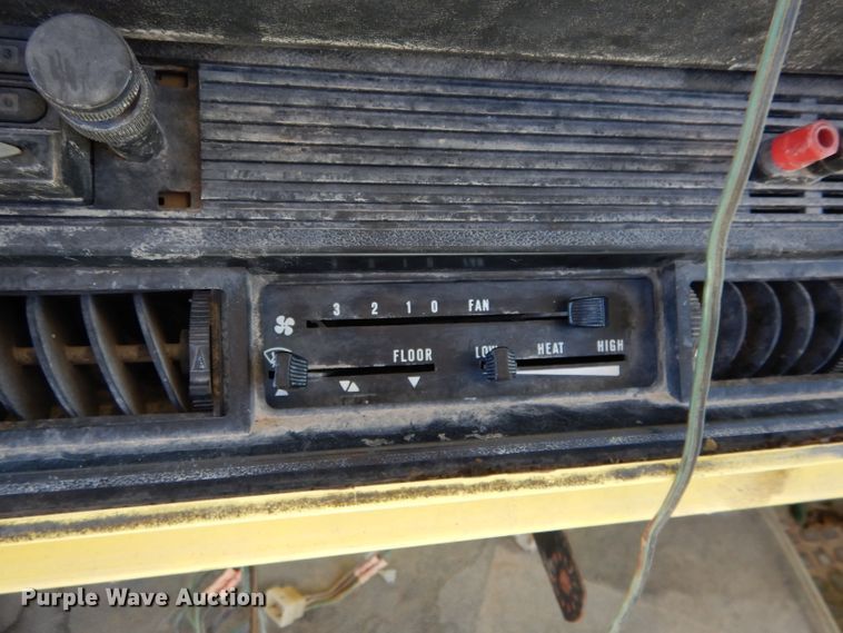 image for item DH6158 1984 Mack flatbed truck