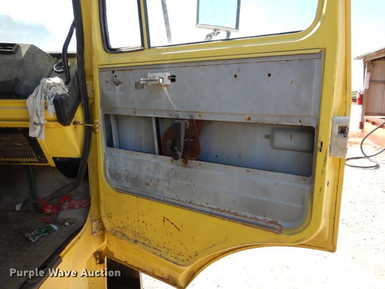 image for item DH6158 1984 Mack flatbed truck