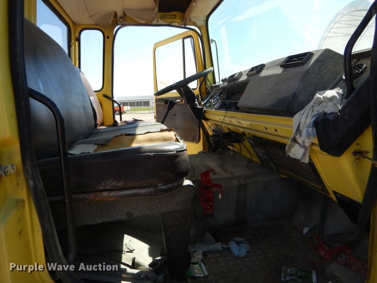 image for item DH6158 1984 Mack flatbed truck