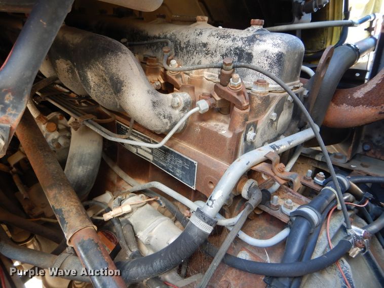 image for item DH6158 1984 Mack flatbed truck