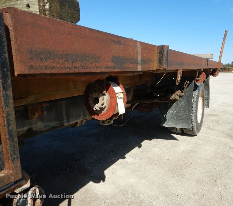 image for item DH6158 1984 Mack flatbed truck