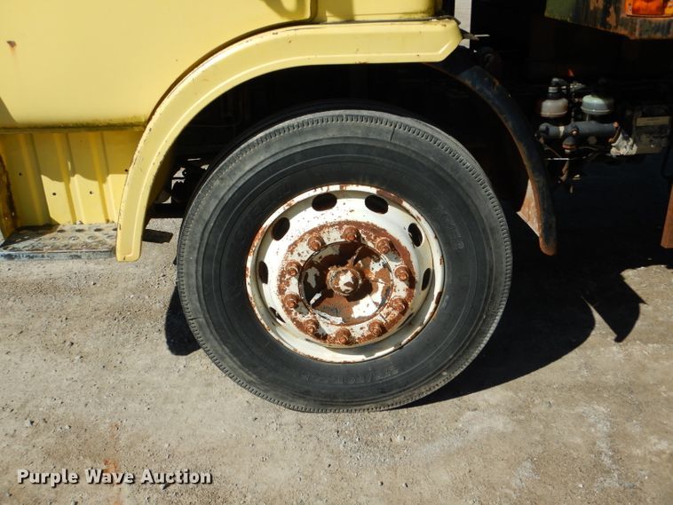 image for item DH6158 1984 Mack flatbed truck